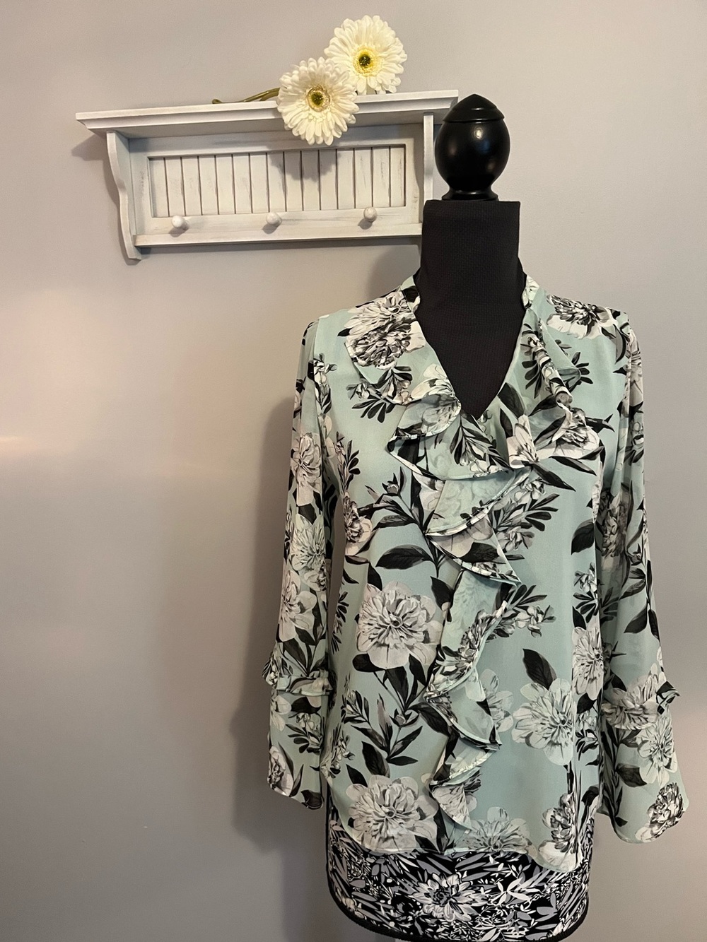 Karl Lagerfeld Mint Green Floral Ruffle Blouse EUC